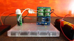 PIR and Mosfet on the Breadboard